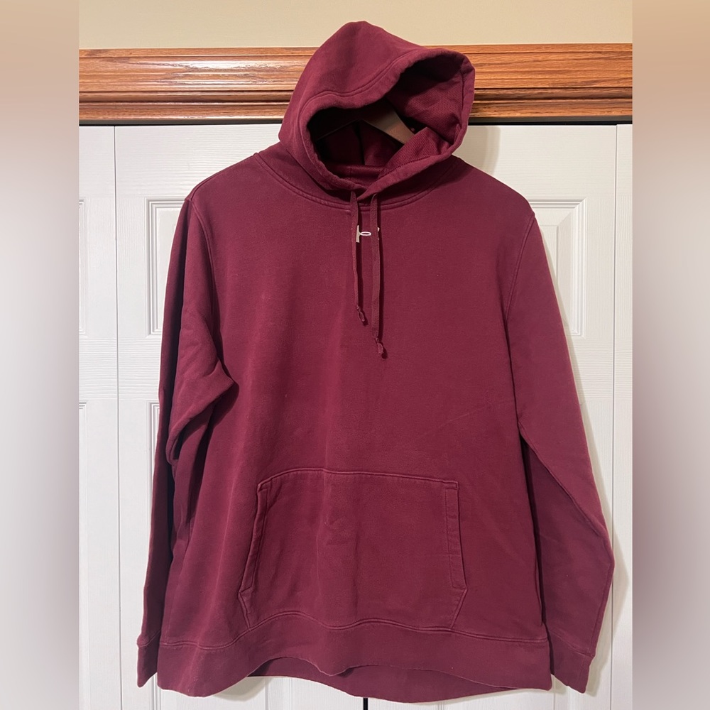 Women’s Under Armour Cold Gear Hooded Sweatshirt, Maroon in color, size XL